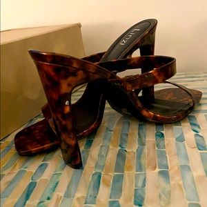 Linzi. Heel- mules. Size 9. New condition.